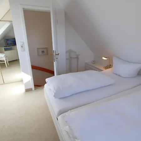 Trutz Blanker Hans - Duenenstr 19, App 8 *